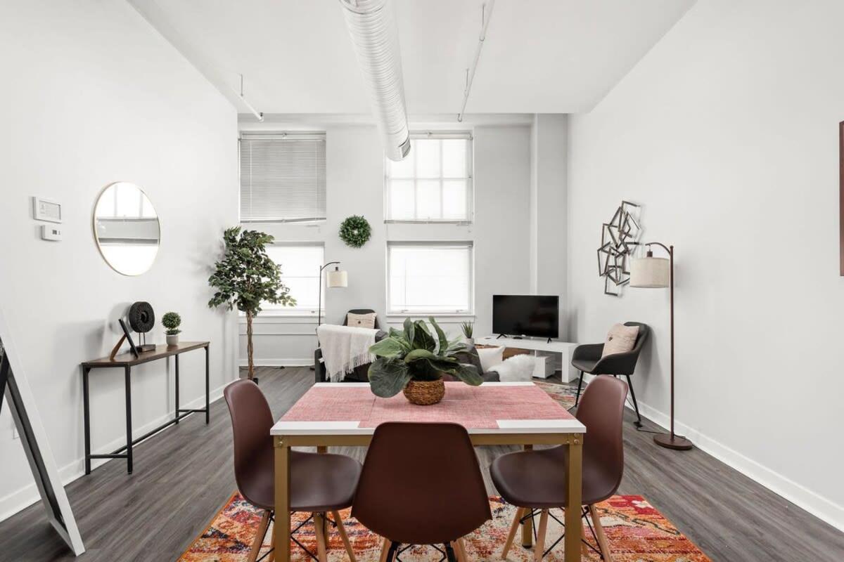 Modern Downtown Apartment 2Br 2Ba By Cozysuites Indianapolis Bagian luar foto