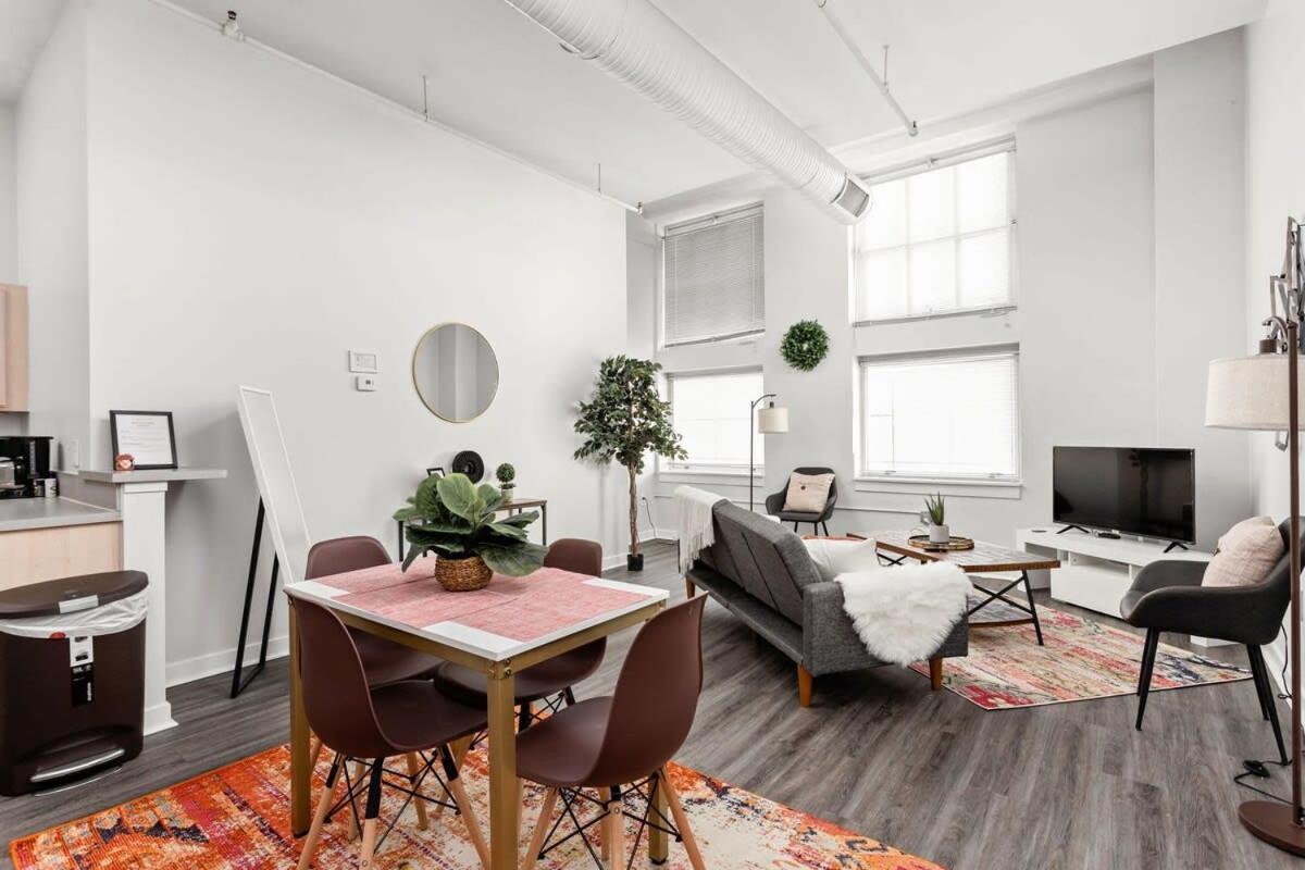 Modern Downtown Apartment 2Br 2Ba By Cozysuites Indianapolis Bagian luar foto