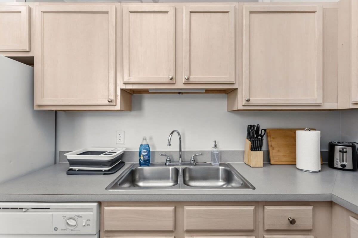 Modern Downtown Apartment 2Br 2Ba By Cozysuites Indianapolis Bagian luar foto