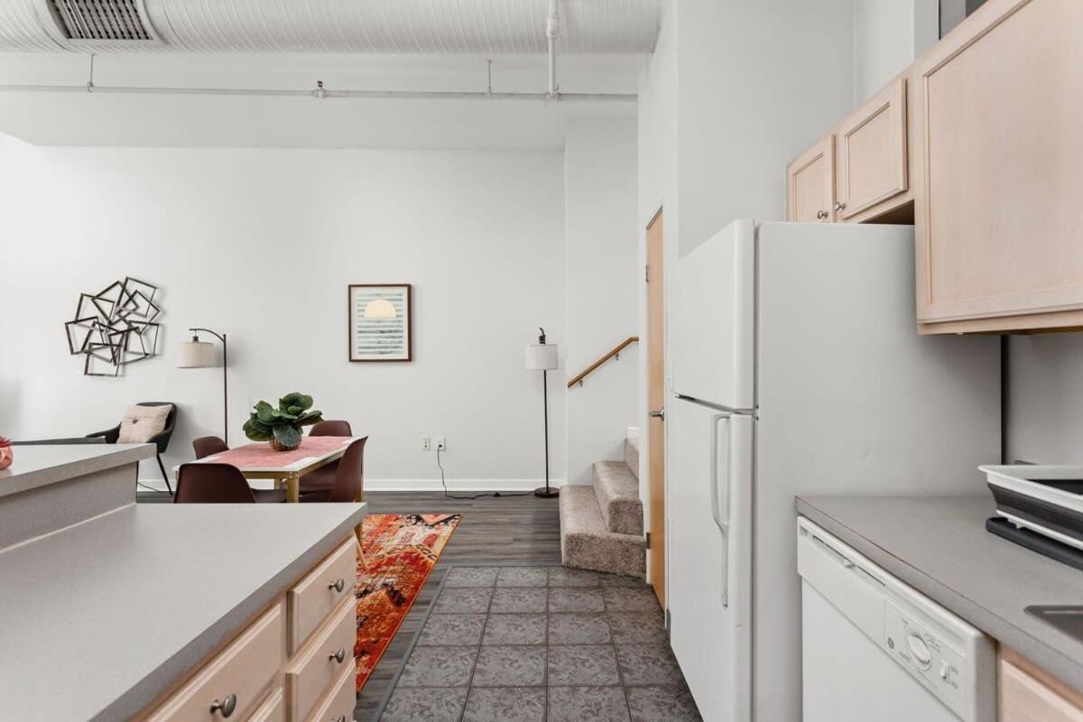 Modern Downtown Apartment 2Br 2Ba By Cozysuites Indianapolis Bagian luar foto