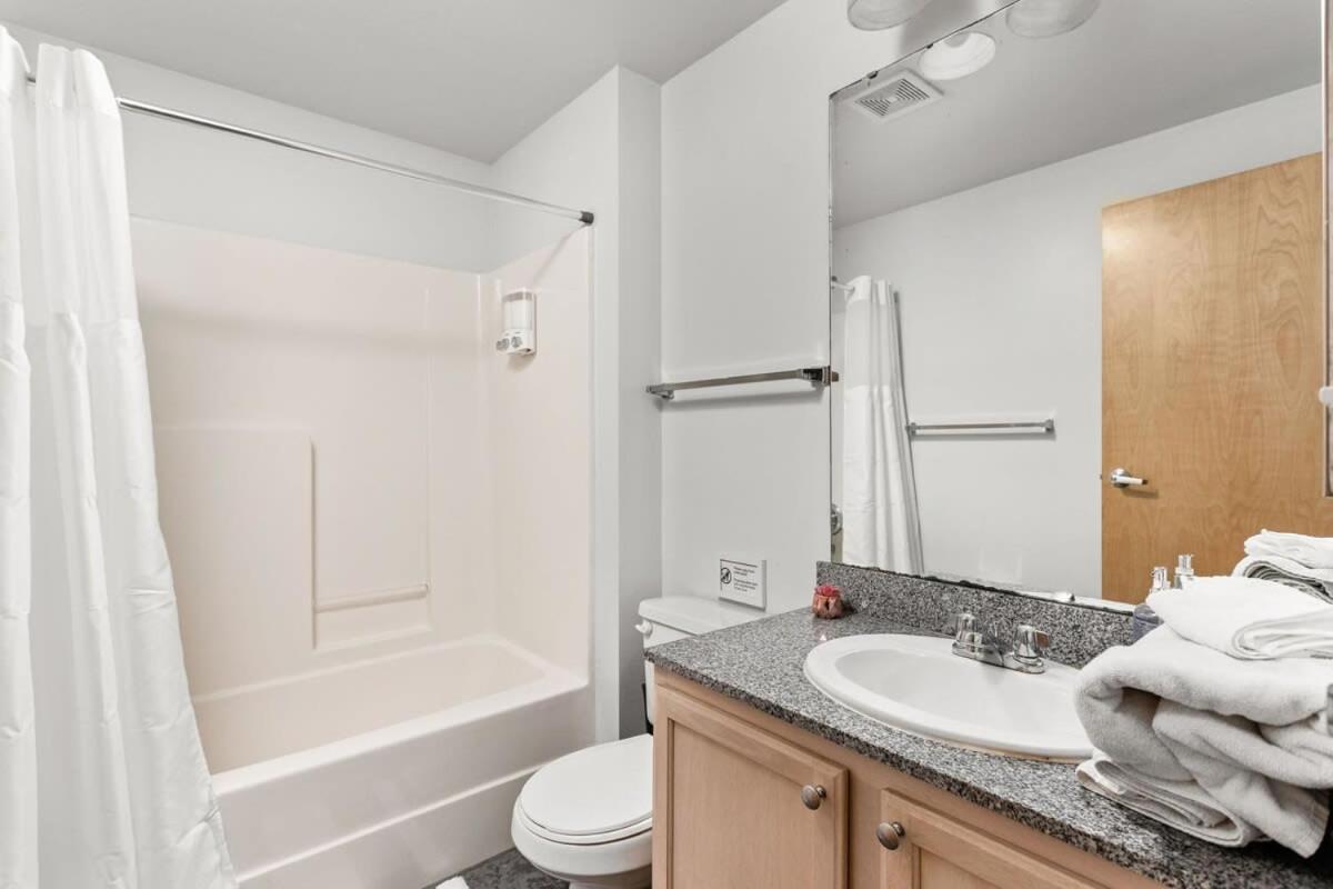 Modern Downtown Apartment 2Br 2Ba By Cozysuites Indianapolis Bagian luar foto
