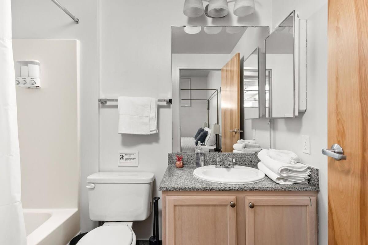 Modern Downtown Apartment 2Br 2Ba By Cozysuites Indianapolis Bagian luar foto